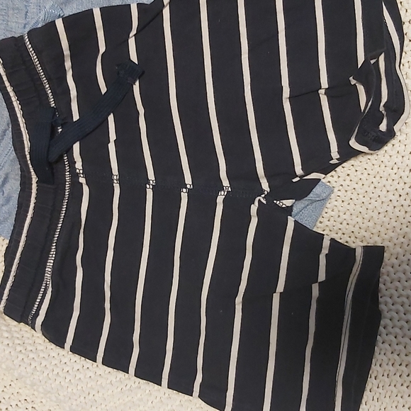 Boys shorts size 3-4 - Picture 6 of 12